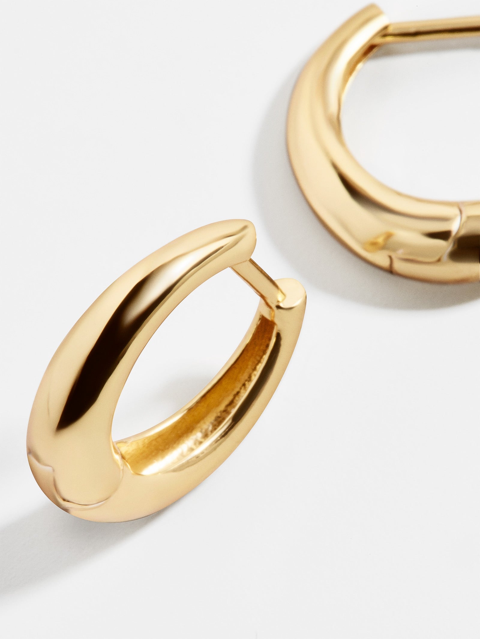 Premium Annalise 18K Gold Plated Huggie Earrings - Ultimate Layering Essential