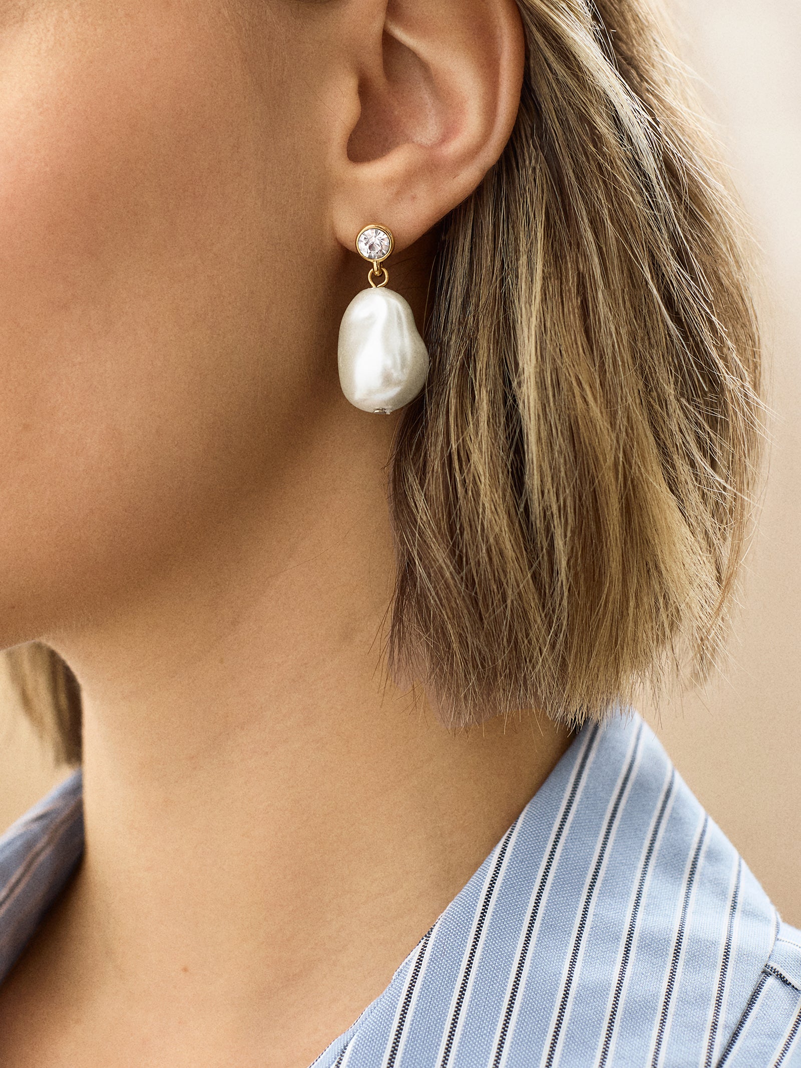 Elizabeth Premium Pearl Drop Earrings - Timeless White Elegance