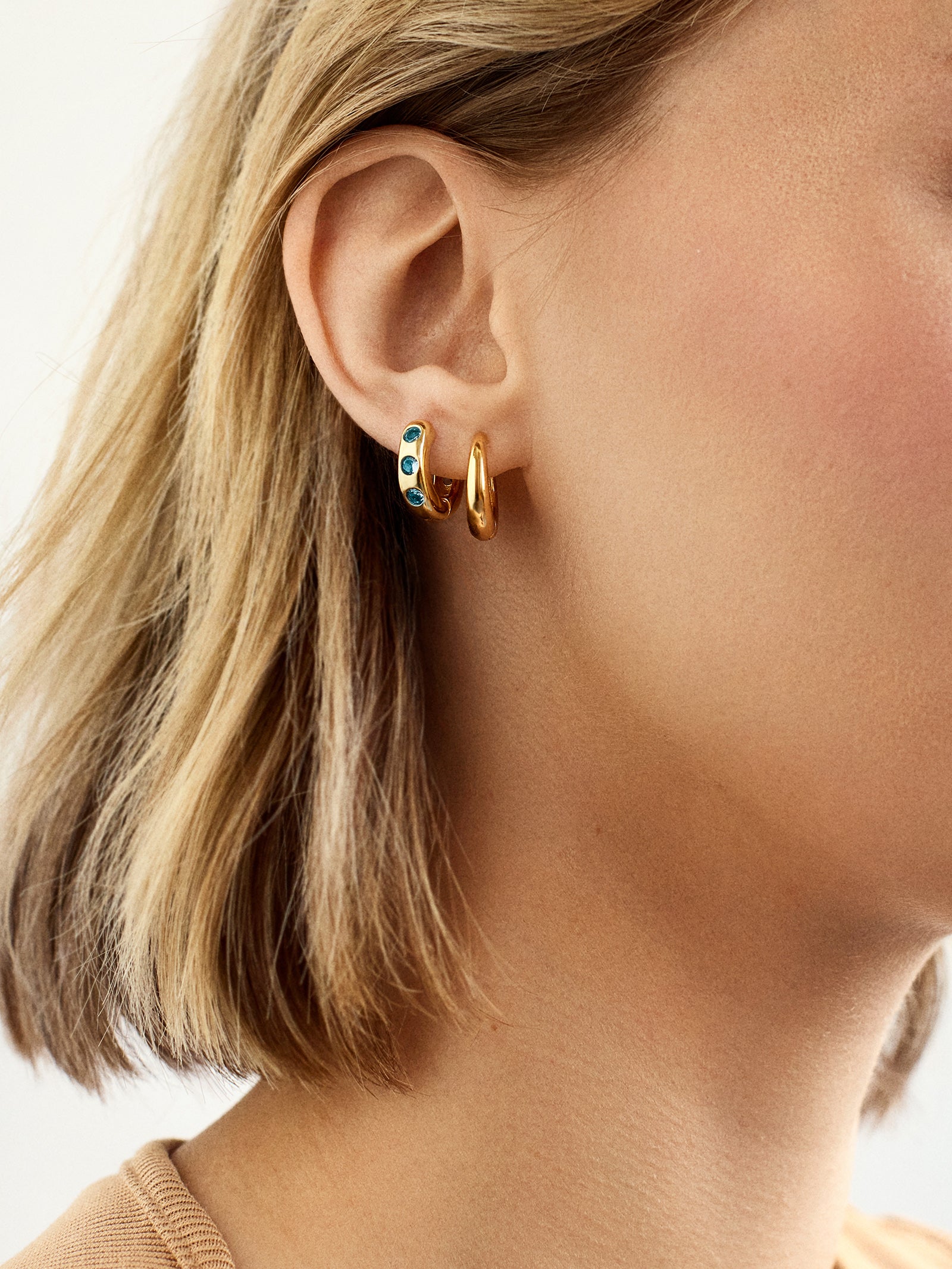 Premium Sydney 18k Gold Garnet Birthstone Earrings - Ultimate Everyday Glam