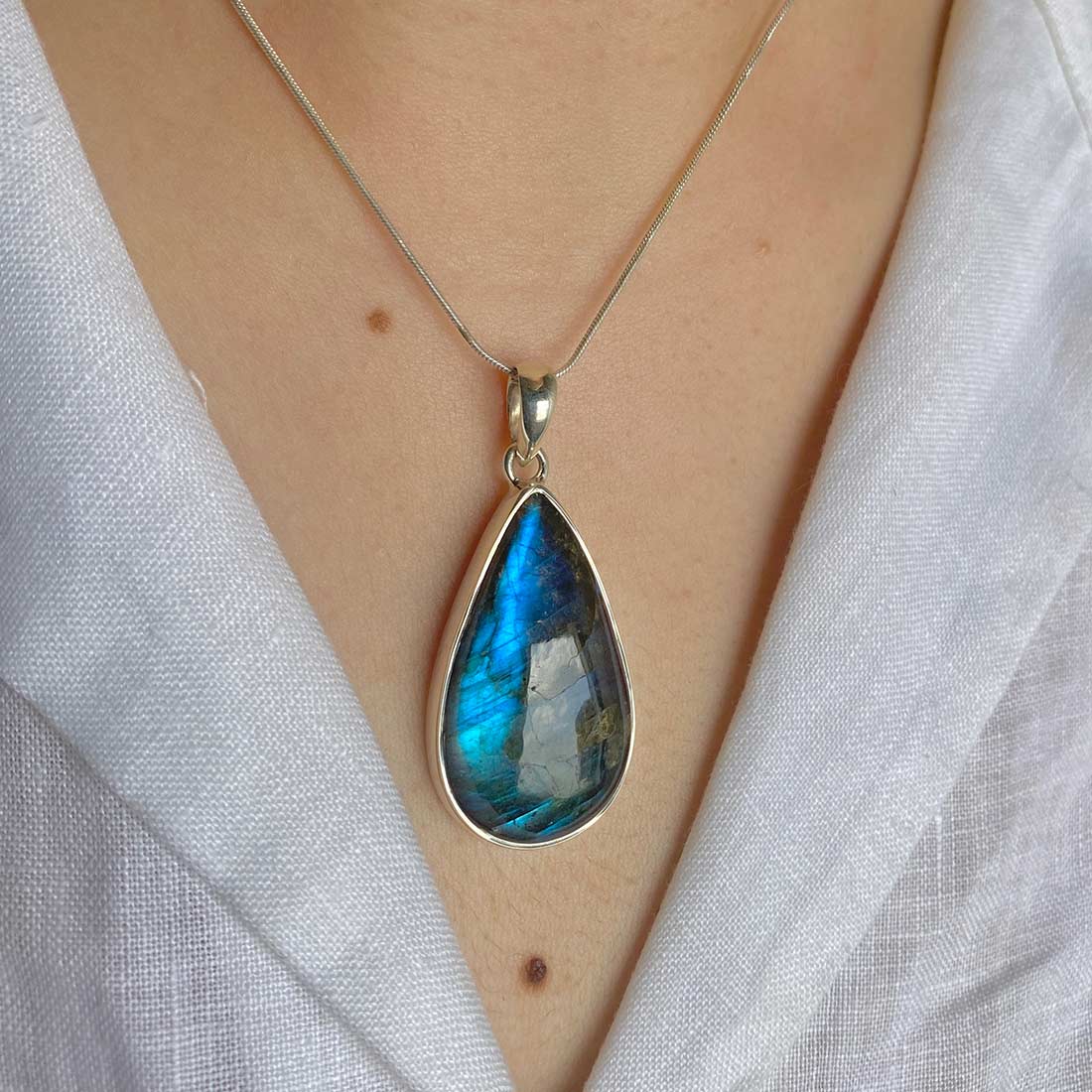 Premium Labradorite Transformation Pendant - Sagacia Jewelry