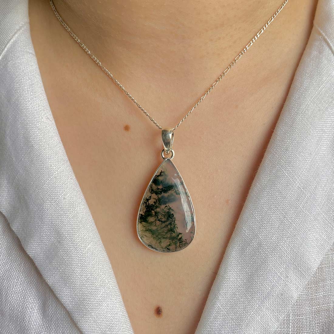 Premium Moss Agate Pendant - Elegant Nature-Inspired Jewelry