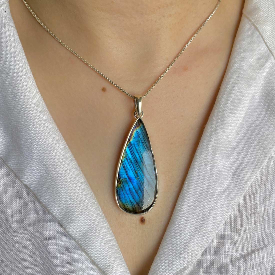 Premium Labradorite Pendant - Elegant Transformation Jewelry