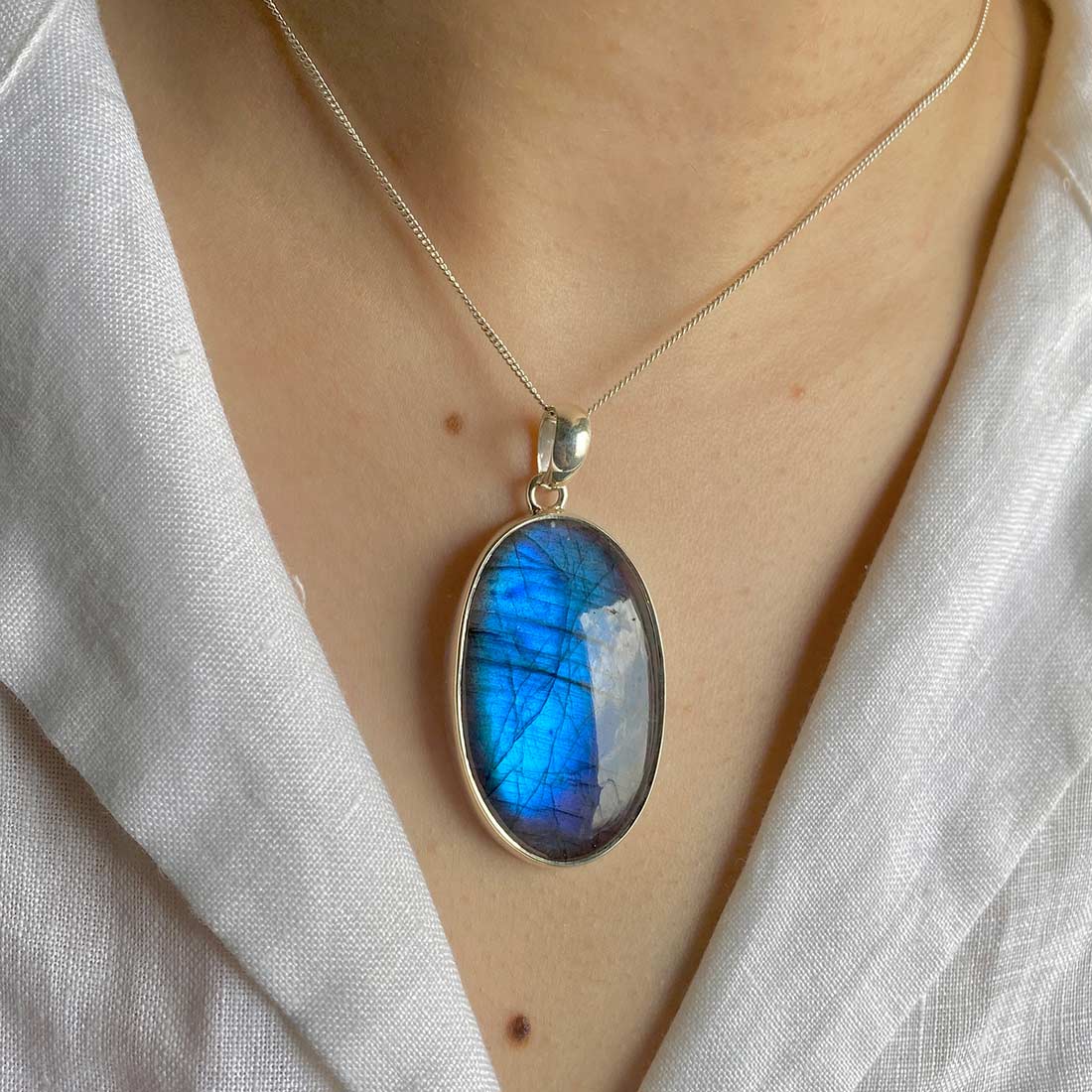 Premium Labradorite Statement Pendant - LBD-P-32