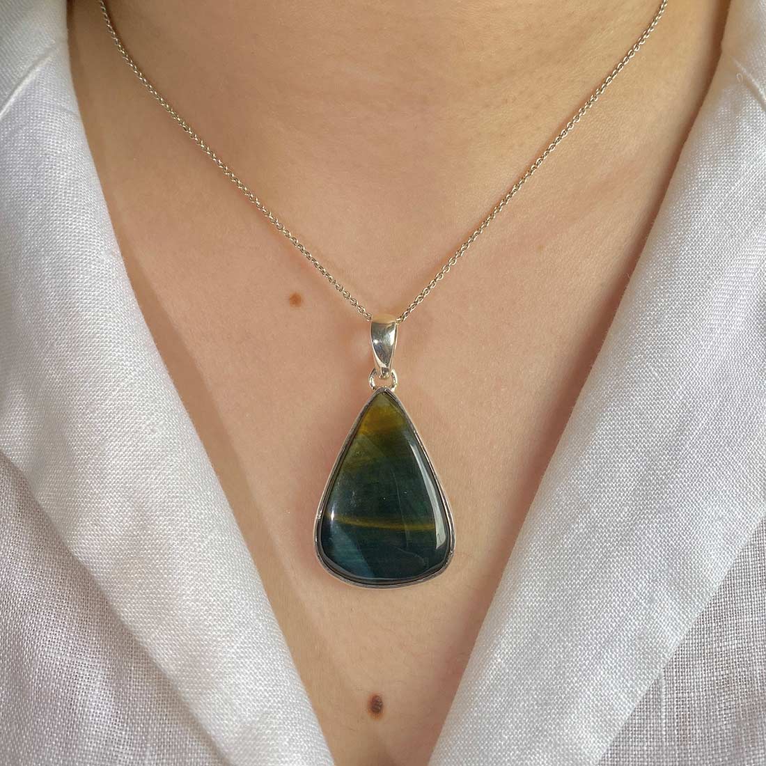 Premium Blue Tiger Eye Pendant - Ultimate Confidence Booster