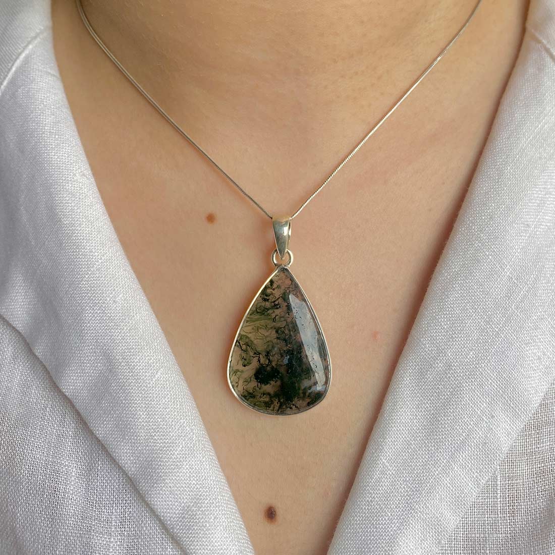 Premium Moss Agate Pendant - Elegant Nature-Inspired Jewelry