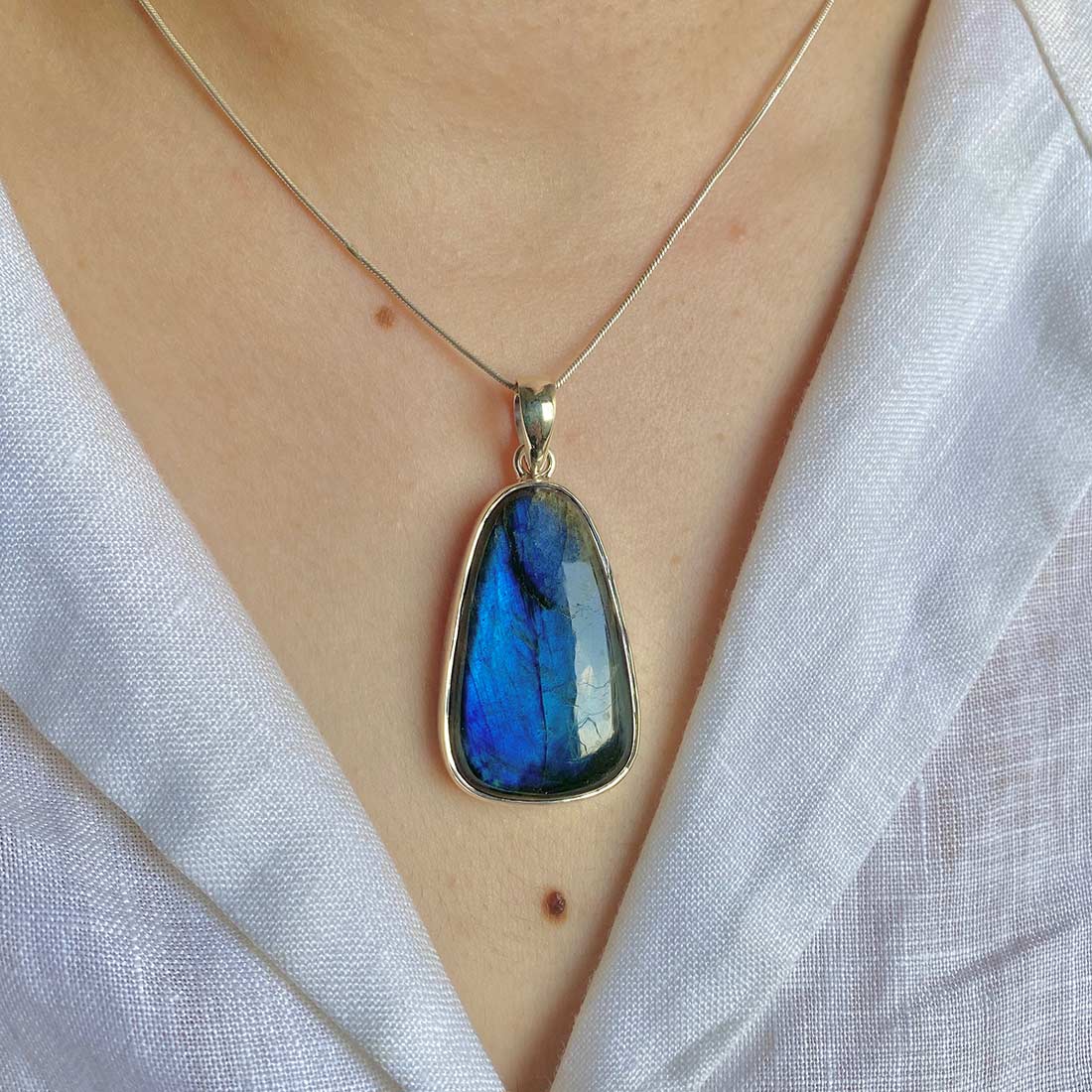 Premium Labradorite Pendant - Ultimate Transformation Jewelry