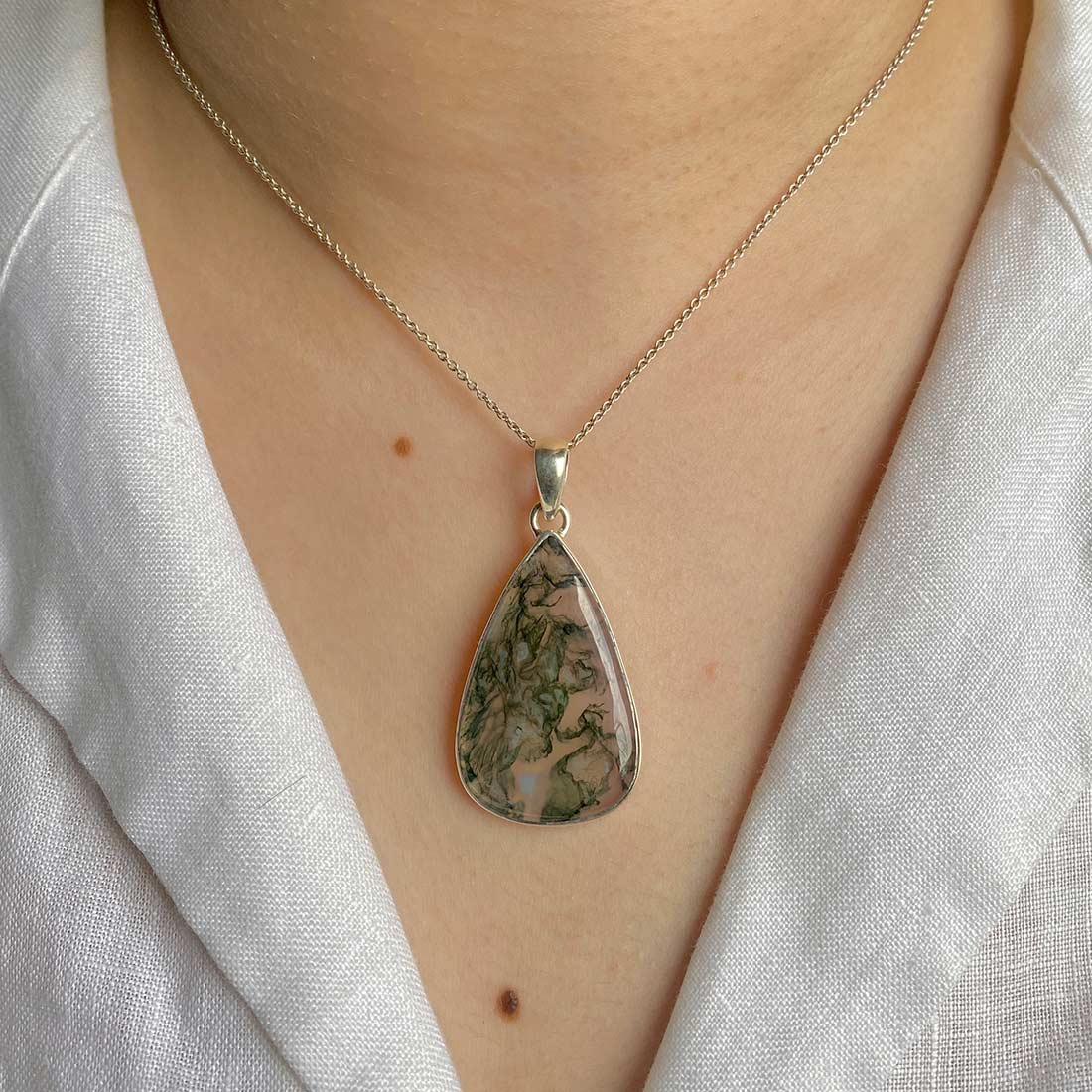 Premium Moss Agate Pendant - Elegant Nature-Inspired Jewelry